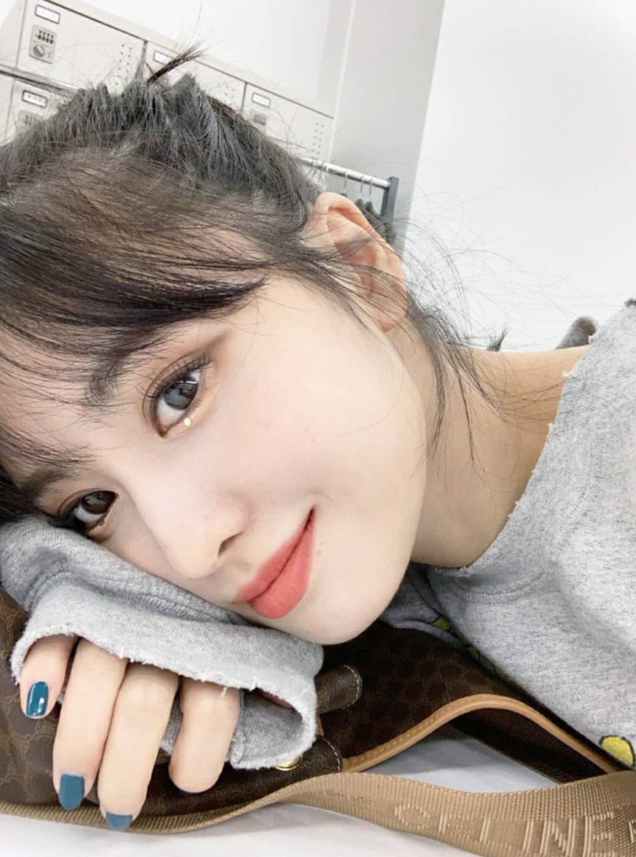 misayeon's tweet photo. Happy birthday to our dancing mochine Momo 🎂 Thank you for always doing so much to spend time with fans, holding dance classes on vlive, always doing your best no matter what it is. Thank you for existing ♥️🍑 @JYPETWICE 

#HappyMOMOday
#OurPeachMomoDay
#모모와_함께한_6번째_겨울 https://t.co/82F1TRyQ75