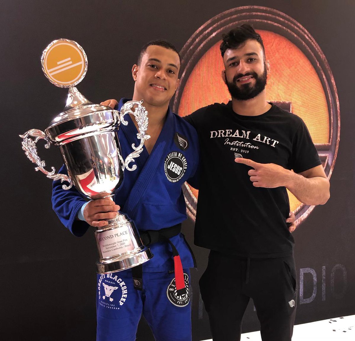 alex_munis's tweet photo. 2º Lugar no GP dos médios 

Junto com o meu mano Gabriel Figueiro 🙏🏽🙅🏽‍♂️ https://t.co/jKcy8GFSO0