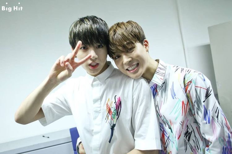 lovemochi_M13's tweet photo. 無邪気に楽しそうに笑い合うニ人を見る���幸せな気持ちになる。泣いてる時は1番に駆けつけ抱きしめる姿に胸が熱くなる。兄として尊敬し弟として可愛い気持ち以上に年齢や全てを超えて心の支えとなる二人の絆を応援してます💍*。
大好き💜💜💜

#jikook
#kookmin
#ThankYojungkook
#3yearswithGCFinTokyo https://t.co/L9dRxl0TnI