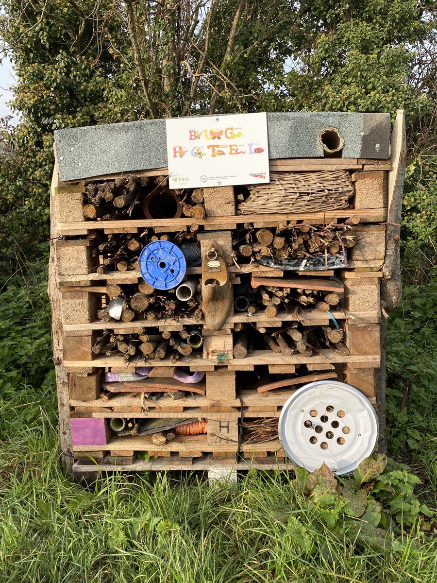 So happy to find this #bughotel 🐛🐞🐜🐝  next to the river Arun on our walk this morning in #Arundel #Sussex Thanks 👍 #nature #southdownsnationalpark #nationalpark #bugs #buglife #southdowns ⁦@Team4Nature⁩ ⁦@SussexWildlife⁩ ⁦@Britnatureguide⁩ ⁦@sdnpa⁩