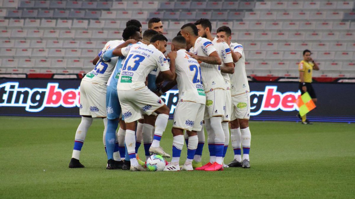 FortalezaEC's tweet photo. Se existem obstáculos, a gente supera. Quanto mais tentam nos desunir e nos parar, mais unidos precisamos estar. Pensamento no próximo compromisso! 👊🏼 📸: Dudu Oliveira #FortalezaEC #TimeDeLeões https://t.co/iKJlTiVFtp