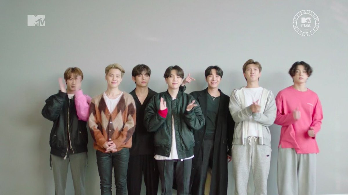 MTVFR's tweet photo. 3e prix pour les @BTS_twt : Meilleur Groupe 👏🏆 #BTSArmy #MTVEMA https://t.co/T4N27Z7Zyu