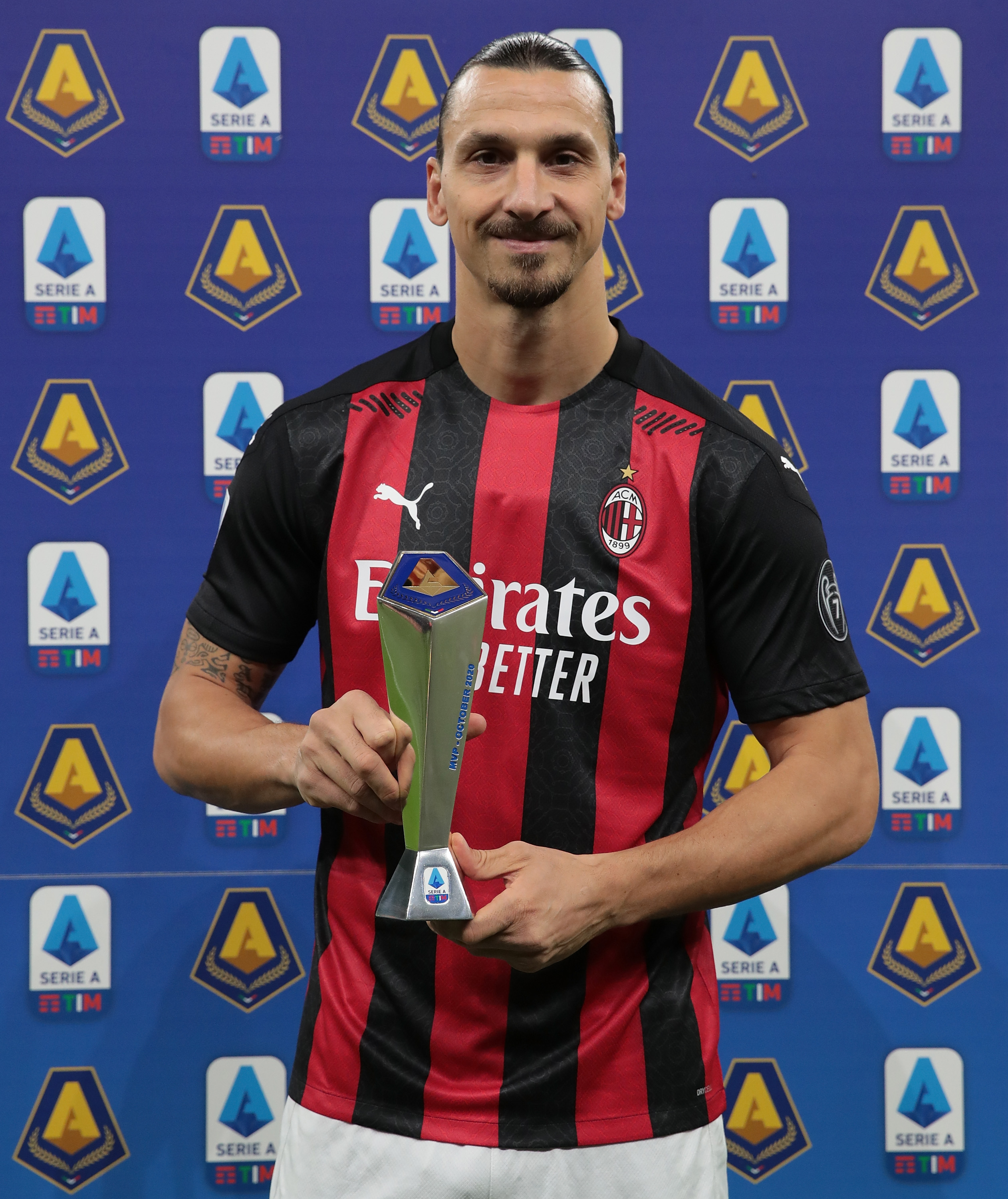 At sige sandheden gyldige molekyle SPORF on Twitter: "🇮🇹 @Ibra_Official wins the Series A Player of the  Month award. 📈 Top scorer in the league. 👴 39 years old, and playing some  of the best football of