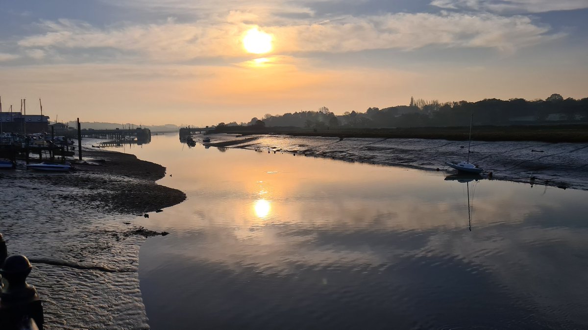 OnlyWai's tweet photo. Feeling blessed to see a view like this as I go for a walk before starting work writing blogs, creating engaging content for social media and press releases. What motivates you?
#creativecontentcreation #business #socialmedia #colchestercopywriter
See: https://t.co/Z4zTdWGBGr https://t.co/wmeml1fuwJ