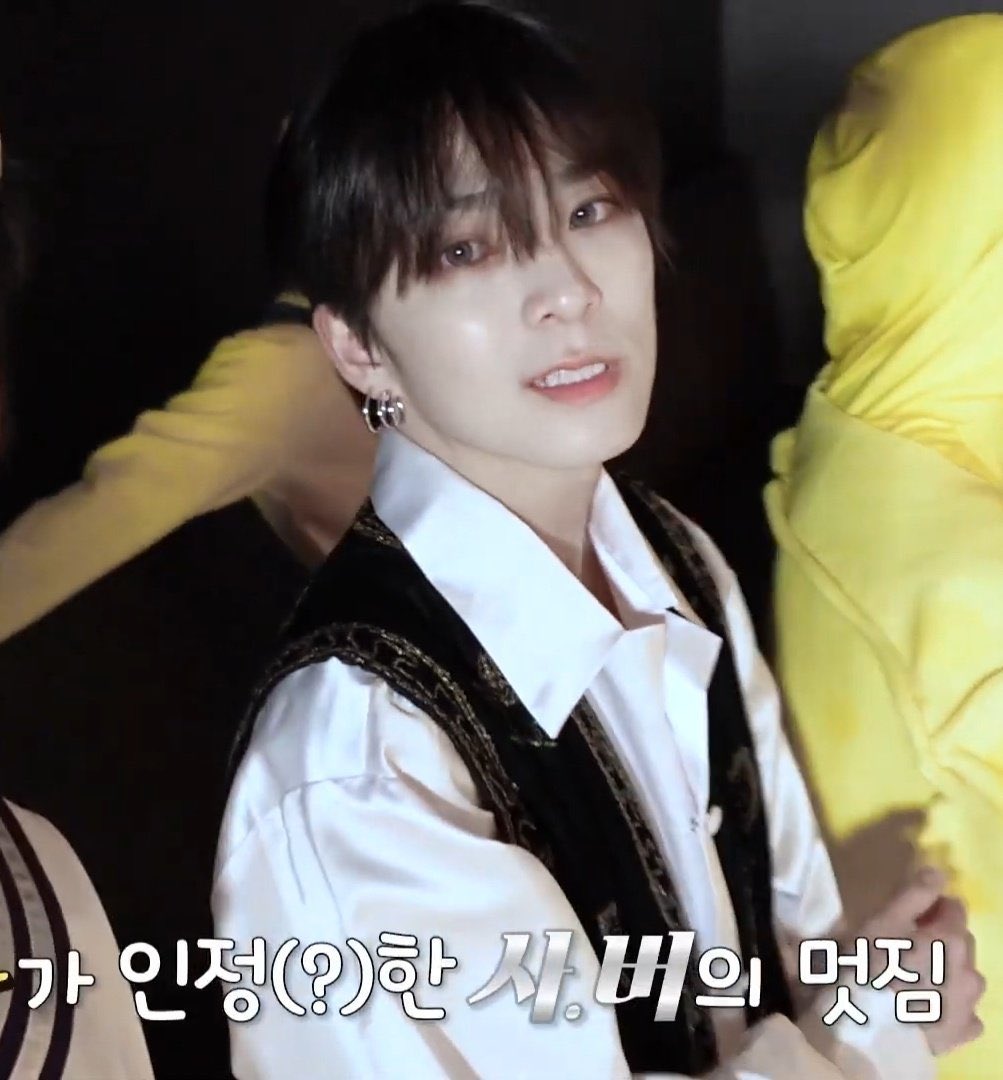 hyunblt's tweet photo. i cant wait for the halloween mmm dance practice bc ASAHI. https://t.co/56OCSMua2a