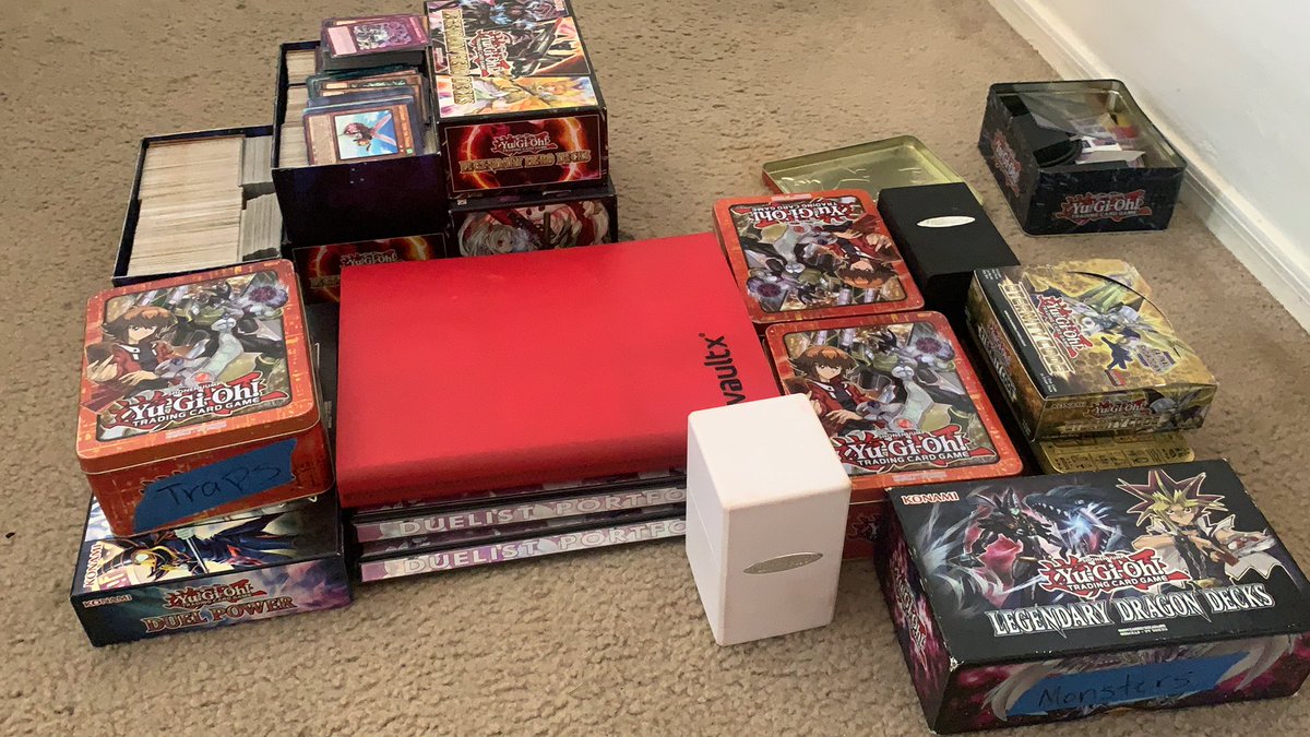 CypherCards's tweet photo. How do you guys organize your cards? I’m about to organize my stuff and need some advice. https://t.co/UUOhc4JFBl