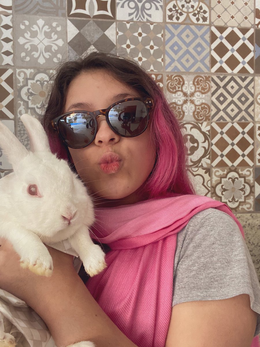 Giuctd's tweet photo. Eu e a minha parceira de crime✨ https://t.co/3qZ5Urcw4g