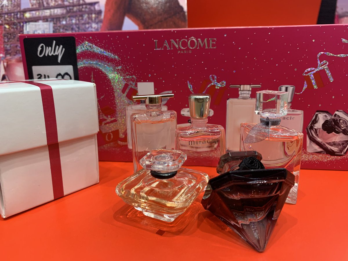 TPSUnionSquare's tweet image. Looking for the perfect stocking fillers? Well don’t worry, Lancôme have just what you need! Get 5 miniatures including favourites such as La Vie Est Belle and Idôle for just £34! Available in store right now @UnionSqAberdeen