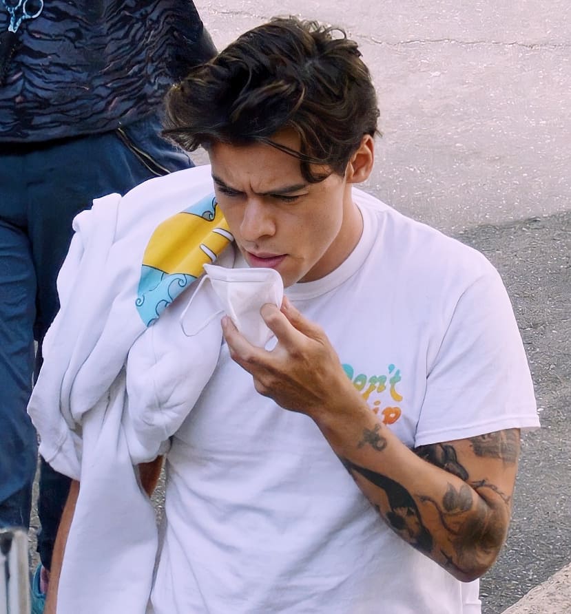 Syndrome_Harry's tweet photo. Harry Styles che stregoneria è questa https://t.co/4ZGfNV6UpK