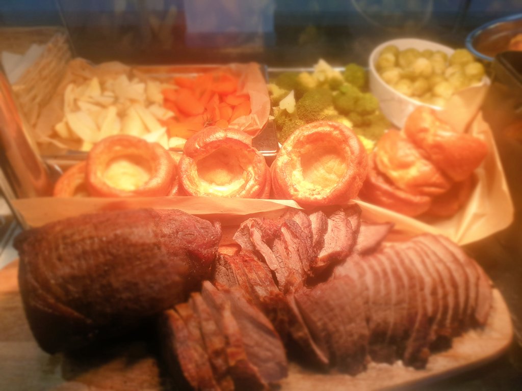 HotPlateOldham's tweet photo. @whittakerdesig1 A Carvery lunch from our Manchester site for the hard working staff producing coronavirus tests kits at Hologic. 🐝🍗🥦🥔🥕 https://t.co/UFYAZQ5Hhy