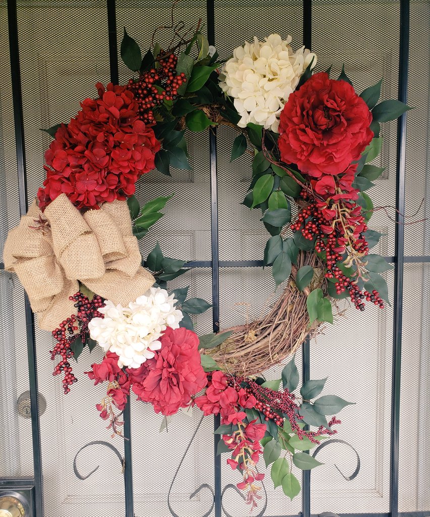 IshshahP's tweet photo. Apparently we skipped right past Thanksgiving this year. It's Christmas time in my house!!!! I ain't mad about it 😊👏👏 and my DIY wreath ain't to shabby🥰 https://t.co/Nb2H2yL63V
