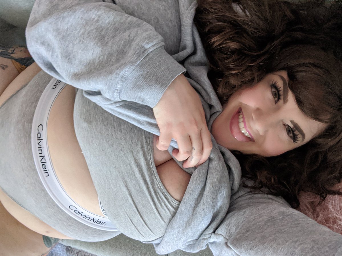 FayeDanielsBBW's tweet photo. I'm so cute. 
That's all. https://t.co/SvTzjZ0AUu