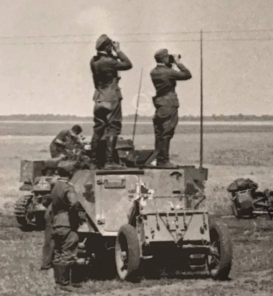 Largely hidden behind the Sdkfz 253 is a Panzerbefehlswagen Sdkfz 265, presumably belonging to either of these officers. The Batterie O/C (left) is stylish, dressed in cavalry boots & breeches. 41b)
