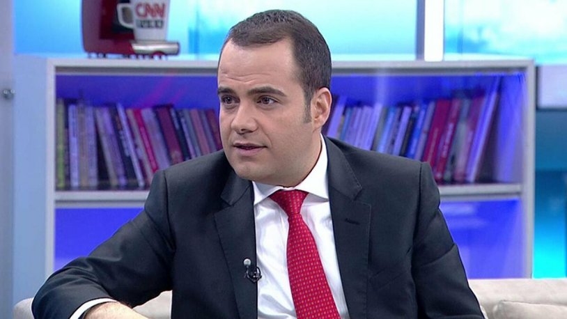 Ekonomi Profesörü Özgür Demirtaş'tan yandaş medyaya Berat Albayrak tepkisi: "Böyle önemli bir haberi kanalların işlemiyor olması İnanılmaz"
gercekgundem.com/medya/228187/o…

#Damatistifa #DirenDamat #beratalbayrak #damat #Resmi