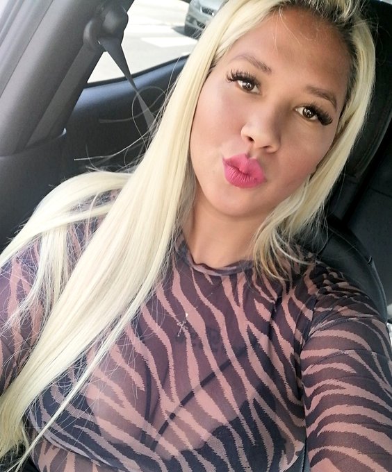 Feliz domingo 🖤🖤🖤 https://t.co/QlDR15SxPS