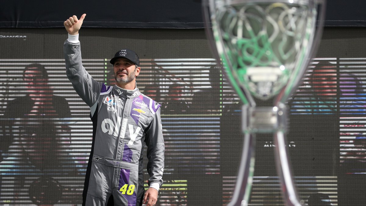 NASCARONFOX's tweet image. Sundays just won&apos;t be the same.

#OneFinalTime | @JimmieJohnson