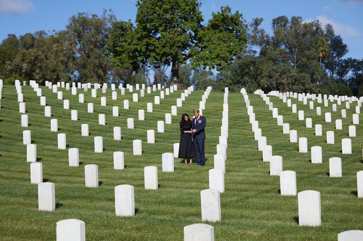 scobie's tweet photo. In honour of #RemembranceSunday, the Sussexes privately visited the Los Angeles National Cemetery earlier today. The couple laid flowers picked from their garden at the gravesites of two Commonwealth soldiers, one who served in the @AusAirForce and one from the @cdnartillery. https://t.co/h3YbGoOAh1