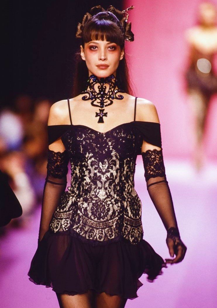 fentyfairies's tweet photo. christy turlington https://t.co/w731kYOGMq