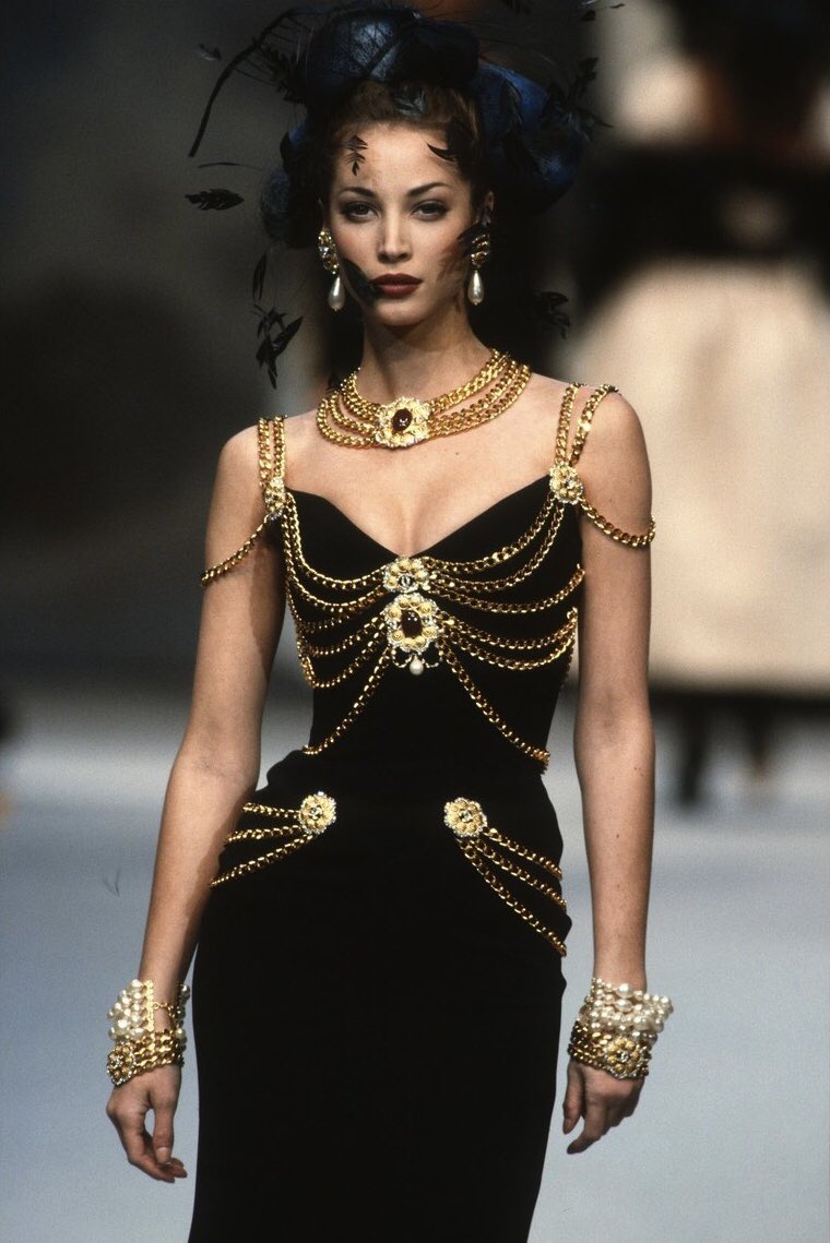 fentyfairies's tweet photo. christy turlington https://t.co/w731kYOGMq