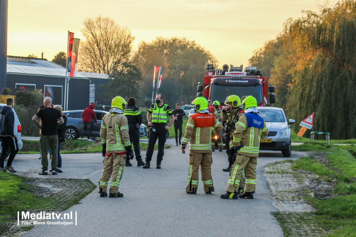 Nabij een kassencomplex aan de Vlaardingerhilseweg in Vierpolders heeft een schermdoek in brand gestaan.