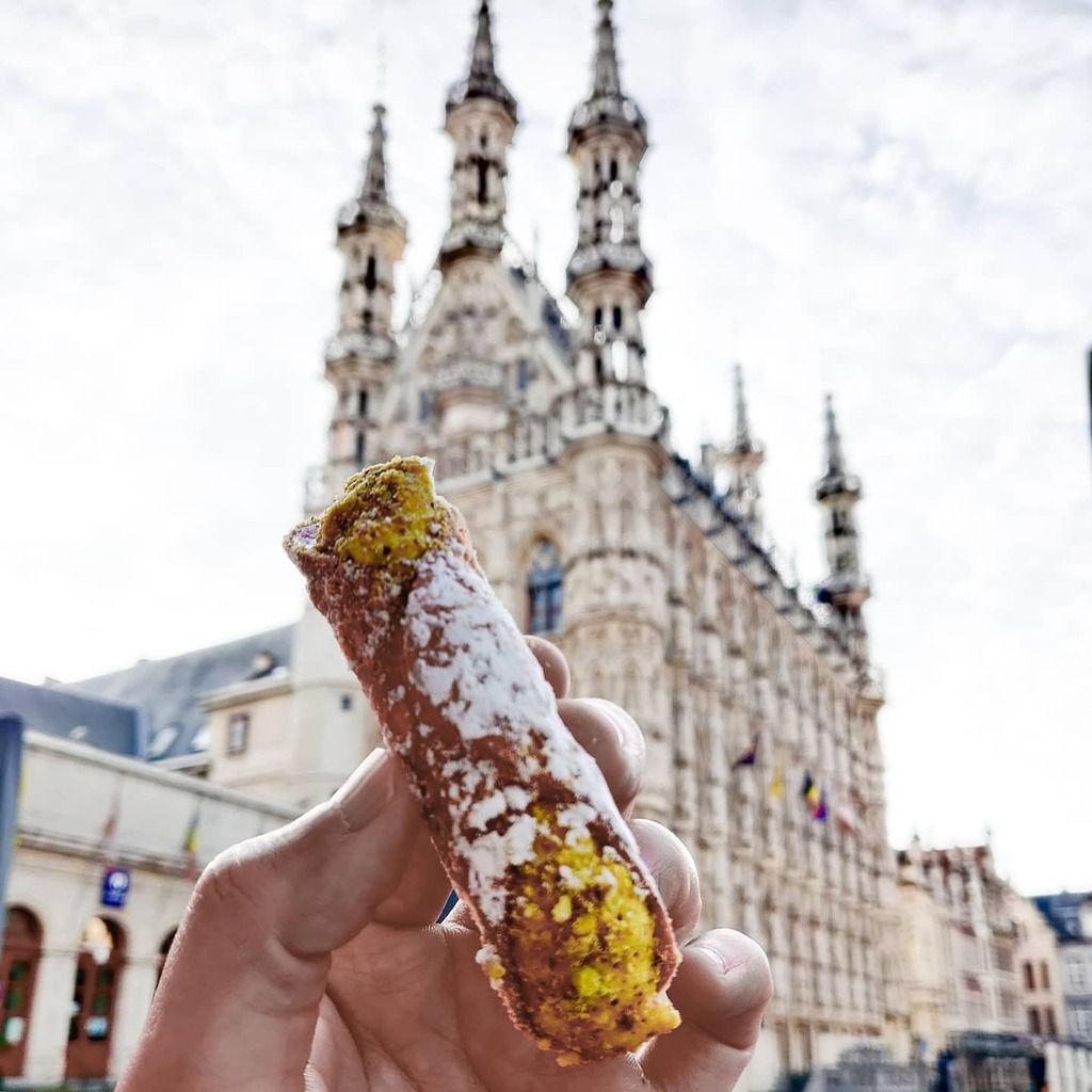 CarryLikeHarry's tweet photo. Cannolo siciliano. My favourite snack with coffee! Freshly made by @legraal_leuven in #Leuven
In these times please support our horeca by buying their takeways!
#steundehoreca
#steunlokaal
.
.
.
.
.
#liveauthentic #foodbeast #eeeeeats #eatfamous #feedf… https://t.co/fmnMj8QDTQ https://t.co/By6XiuTUVk