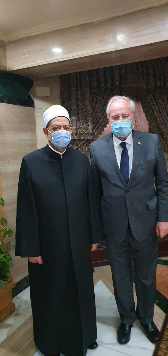 ChCambon's tweet photo. Aux côtés de @JY_LeDrian au Caire avec le Ministre des Aff Étrangères S.Choukri et le Grand Imam de la mosquée Al Azhaar,la plus haute autorité du monde musulman. Ce dernier a rappelé que les terroristes se servaient de l'Islam, ils n'étaient que des criminels et des extrémistes https://t.co/MERCyS91Q5