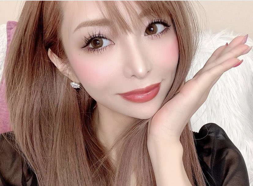 門りょう様、毎回リップライナーで唇の形をしっかり取ってて、本当に 