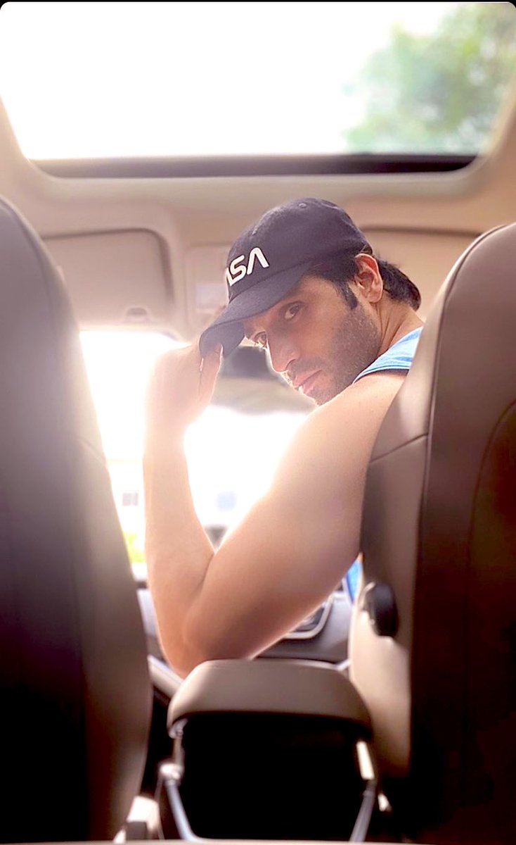 prteamgolecha's tweet photo. Sunday's silence can only mean one thing, Monday is here. #weekendend #cars @veejay_k #VijayendraKumeria https://t.co/XC1OIE1hqn
