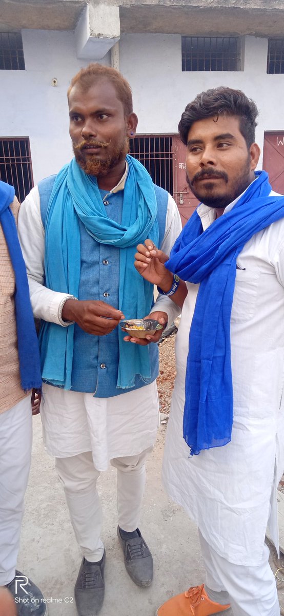 Radhe____Shyam's tweet photo. जय भीम प्यारे दोस्तों आज भीम आर्मी व आजाद समाज पार्टी कि मंडल स्तरीय समीक्षा मीटिंग का आयोजन ब्रह्मानंद इंटर कॉलेज अतर्रा रोड बांदा में संपन्न हुआ इस कार्यक्रम को सफल बनाने के लिए उपस्थित समस्त पदाधिकारी गणों व सभी भीम पुत्रों का बहुत-बहुत साधुवादआपका अपना समाजसेवी राधेश्याम आजाद https://t.co/l0M9YYnHMB