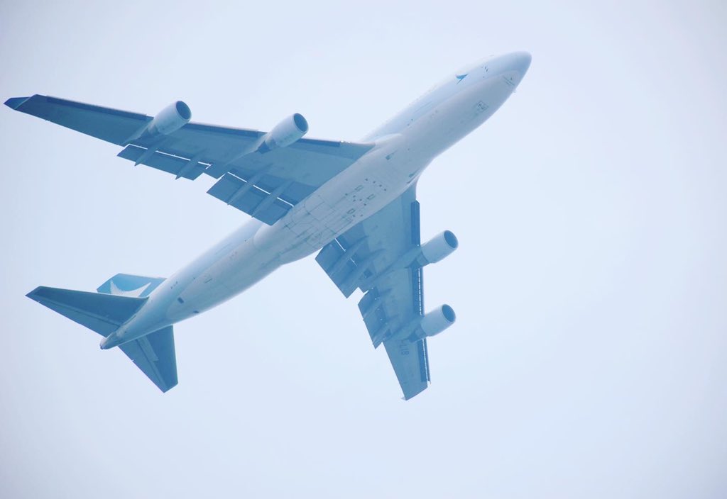 avgeeks_united's tweet photo. Shots of A Cathay Pacific B747 On It’s Final Landing @CSMIA_Official 🛬🛬🛬

Pictures clicked by @TheHarsh_Patil 
For more pictures and videos like this follow @avgeeks_united 
.
.
.
.
.
.

#cathaypacific #cathaypacificairways #b747800 #B747engine #b7478 #B7478i #B7478F #b747 https://t.co/cZiUHRY1lB