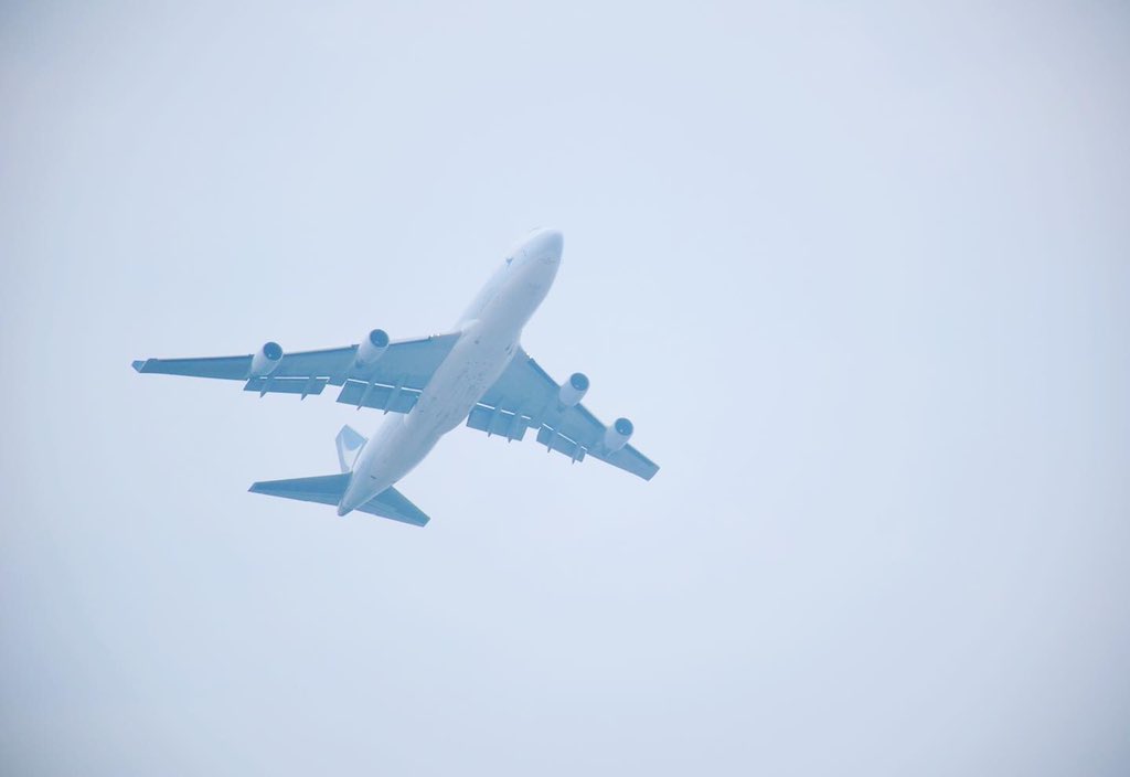 avgeeks_united's tweet photo. Shots of A Cathay Pacific B747 On It’s Final Landing @CSMIA_Official 🛬🛬🛬

Pictures clicked by @TheHarsh_Patil 
For more pictures and videos like this follow @avgeeks_united 
.
.
.
.
.
.

#cathaypacific #cathaypacificairways #b747800 #B747engine #b7478 #B7478i #B7478F #b747 https://t.co/cZiUHRY1lB