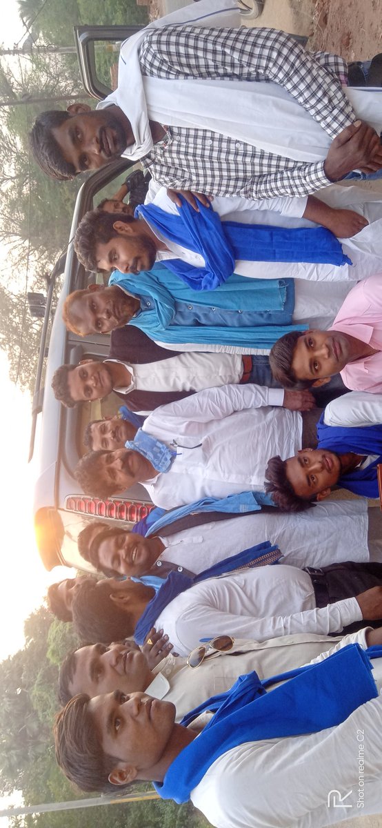 Radhe____Shyam's tweet photo. जय भीम प्यारे दोस्तों आज भीम आर्मी व आजाद समाज पार्टी कि मंडल स्तरीय समीक्षा मीटिंग का आयोजन ब्रह्मानंद इंटर कॉलेज अतर्रा रोड बांदा में संपन्न हुआ इस कार्यक्रम को सफल बनाने के लिए उपस्थित समस्त पदाधिकारी गणों व सभी भीम पुत्रों का बहुत-बहुत साधुवादआपका अपना समाजसेवी राधेश्याम आजाद https://t.co/l0M9YYnHMB