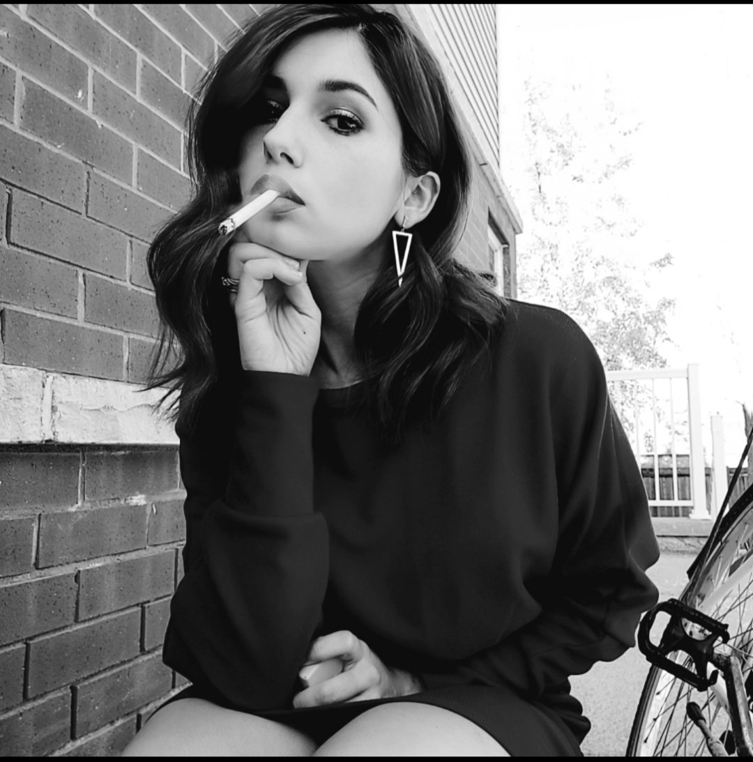 RSmokinggirl's tweet photo. Since you guys liked the black and white so much. Here is a new photos taken from a quick vid I did this morning. Will be up on my only fans by the end of the day. #smokingfetish #smokingmodel #elegantsmoking #dangling #danglingnation #smokingfetishnation #realsmoker #smokinggirl https://t.co/c2qS415at8