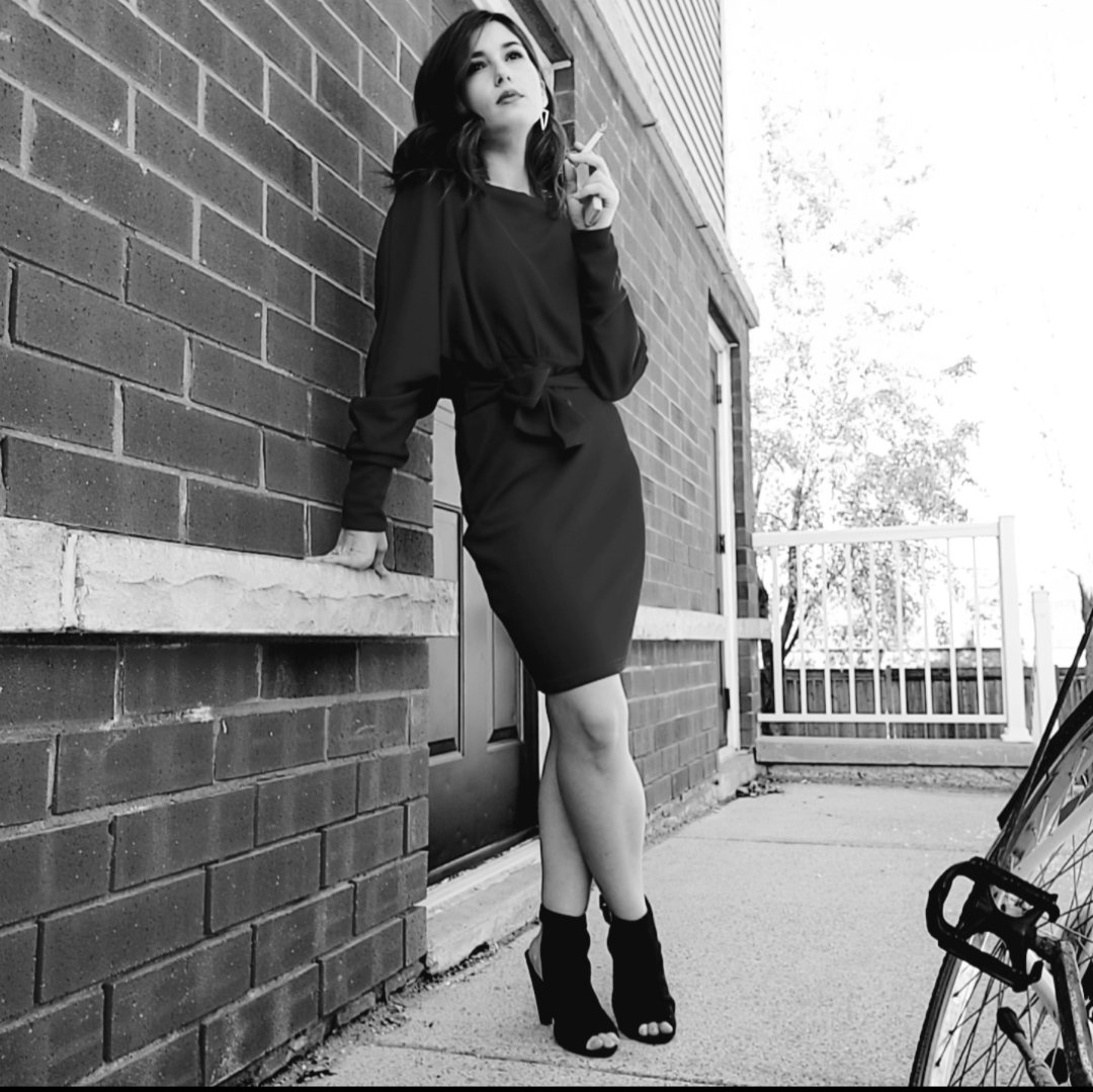 RSmokinggirl's tweet photo. Since you guys liked the black and white so much. Here is a new photos taken from a quick vid I did this morning. Will be up on my only fans by the end of the day. #smokingfetish #smokingmodel #elegantsmoking #dangling #danglingnation #smokingfetishnation #realsmoker #smokinggirl https://t.co/c2qS415at8
