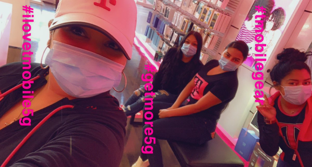 itsashley_25's tweet photo. 5G Network Celebration Part 2
Store #5046
 #Tmobile
#getmore5g
#ilovetmobile5g
@TMobileGear 
#ilovemyjob https://t.co/ytcdmxUVej