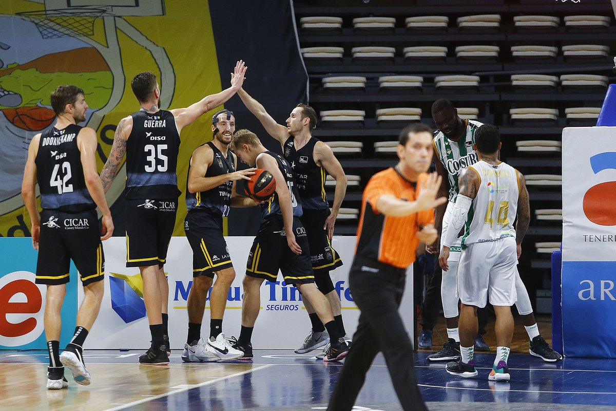 CB1939Canarias's tweet photo. CRÓNICA | Triunfo trabajado ante un correoso @RealBetisBasket (77-73) ➡️ https://t.co/4lP0krHRvN

🔘 El @IBEROSTAR Tenerife suma su séptima victoria liguera en ocho partidos

💛🖤 #VamosCanarias https://t.co/zQqr5qAr72