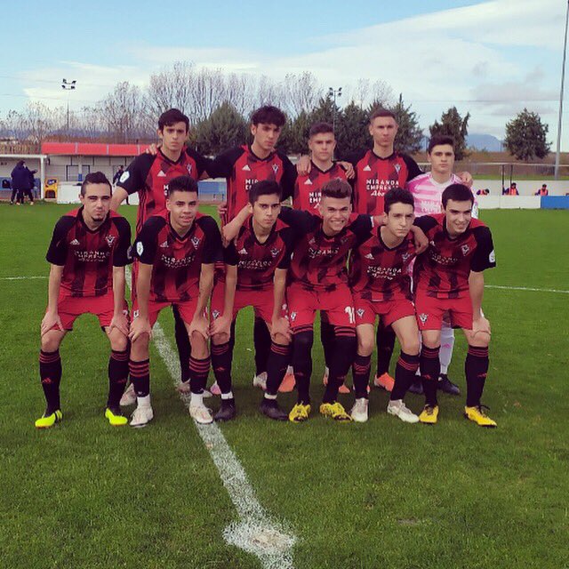 CDMirandes's tweet photo. FÚTBOL BASE | #JuvenilNacional
#CDMirandés 1️⃣-1️⃣ #CDLaSalle
Nuestro JUVENIL también ha sumado esta mañana en Ence.
¡Seguimos ➕! 🔴⚫👊 https://t.co/vsVBxJOOoN