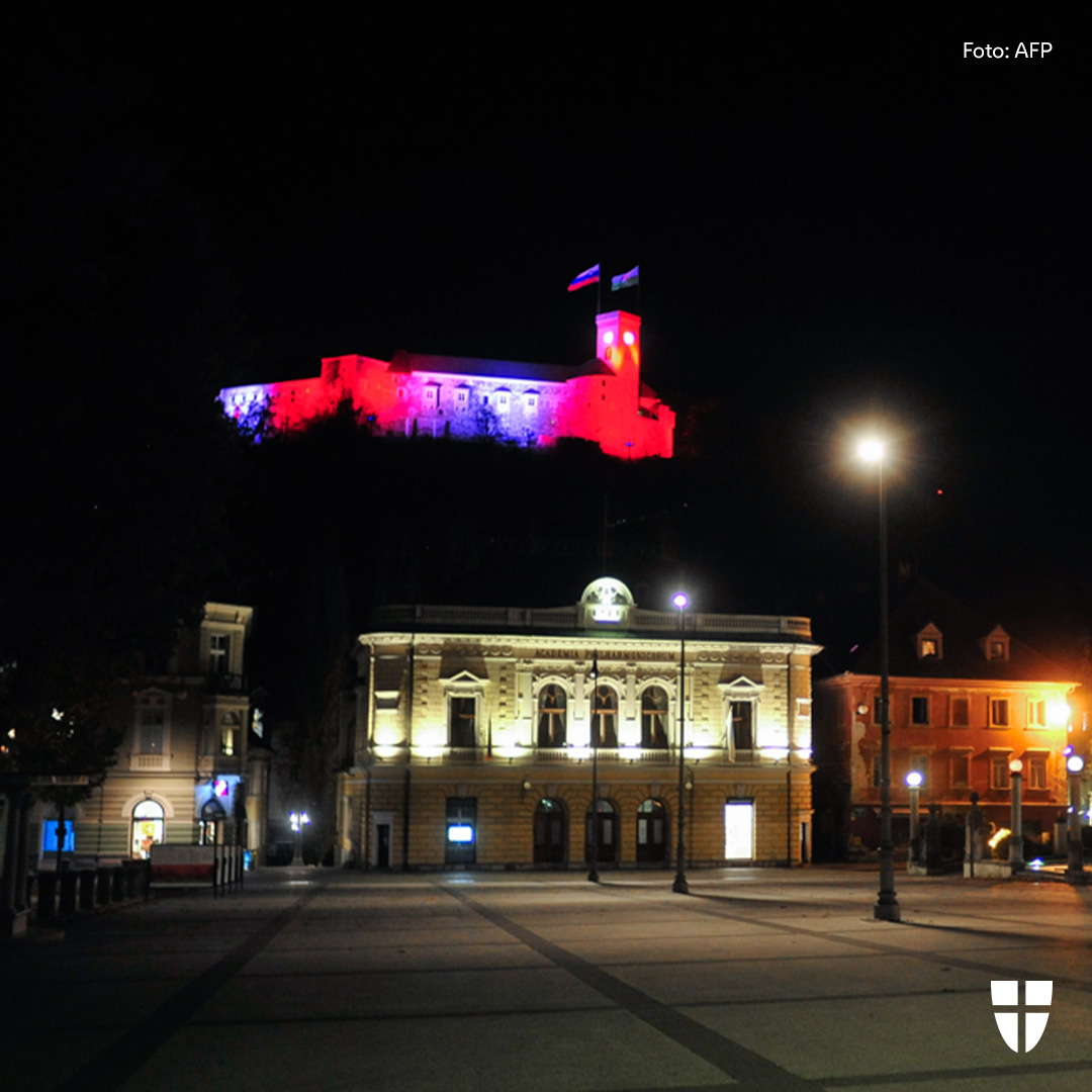 Stadt_Wien's tweet photo. Wir sagen "Danke!" an alle Städte in und außerhalb der EU für ihre Solidarität mit Wien. We say "thank you!" to all the cities in and outside the EU for their solidarity with Vienna. 

#TelAviv #Paris #London #Ljubljana #Prag #Budapest #Berlin #Warschau #Krakau #Zagreb ... https://t.co/EAw8fjiNoy