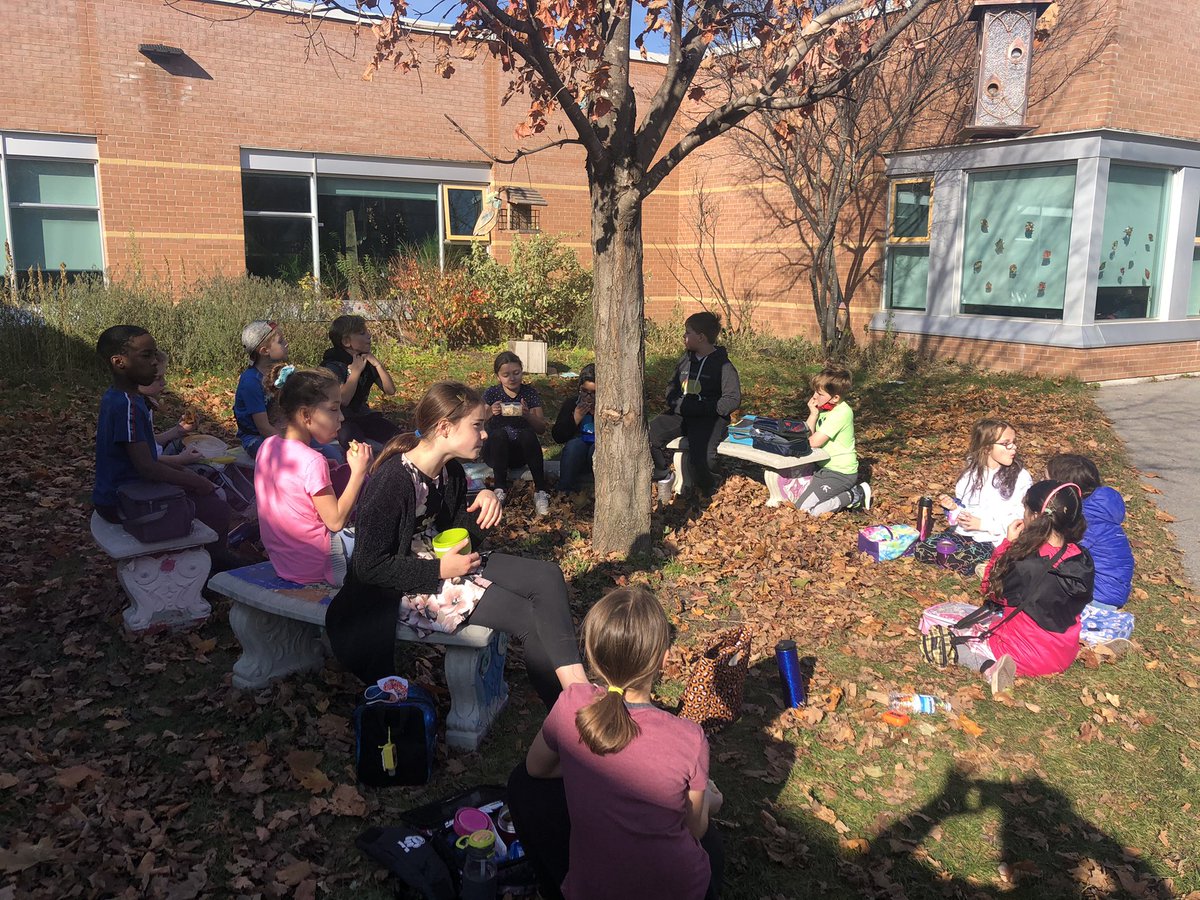 sierraladeroute's tweet photo. What a treat to have this beautiful fall weather so late in the season! 4E decided to have a picnic lunch to enjoy every ray of sunshine. #funinthesun #munchinourlunch #picnicposse #fallinforfall @StAnneOCSB @OttCatholicSB https://t.co/DZVUTG3YCr