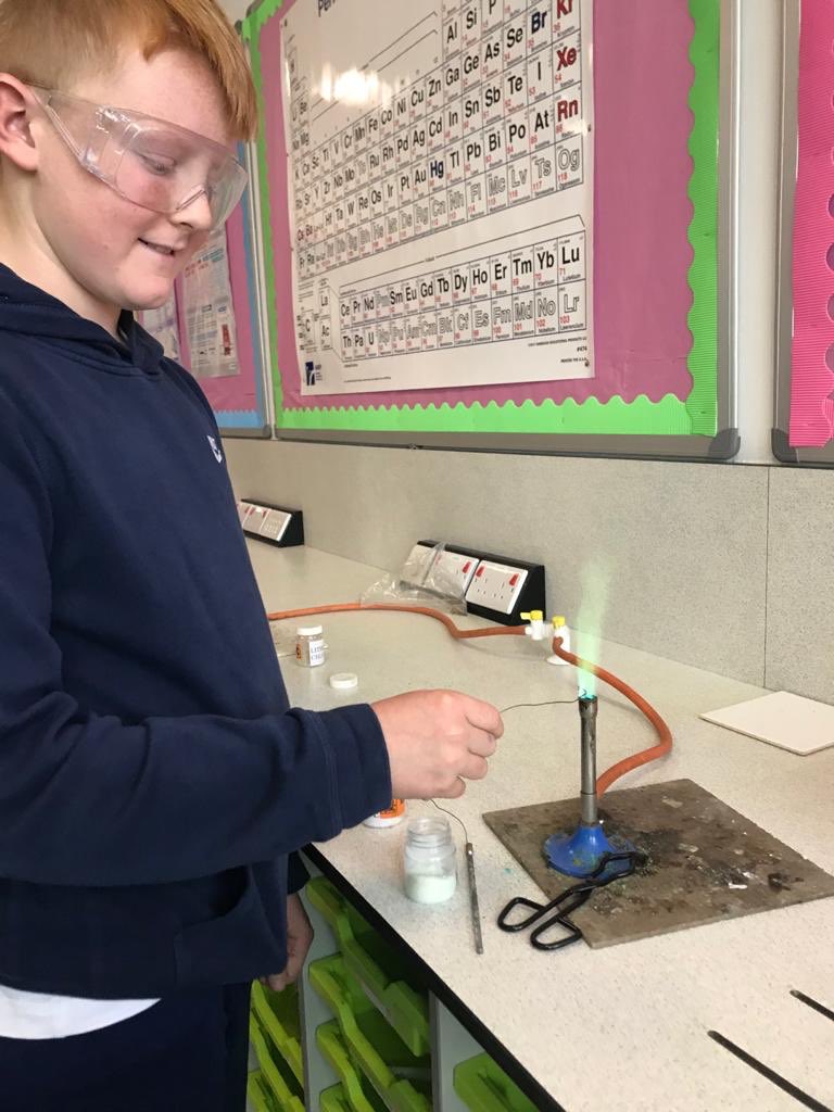 AcademyLargs's tweet photo. S1 science club having fun investigating the different colours produced when heating salts.
#burningsalts
#colourfulscience
#BGEsciencefun https://t.co/pAsgq7dqav