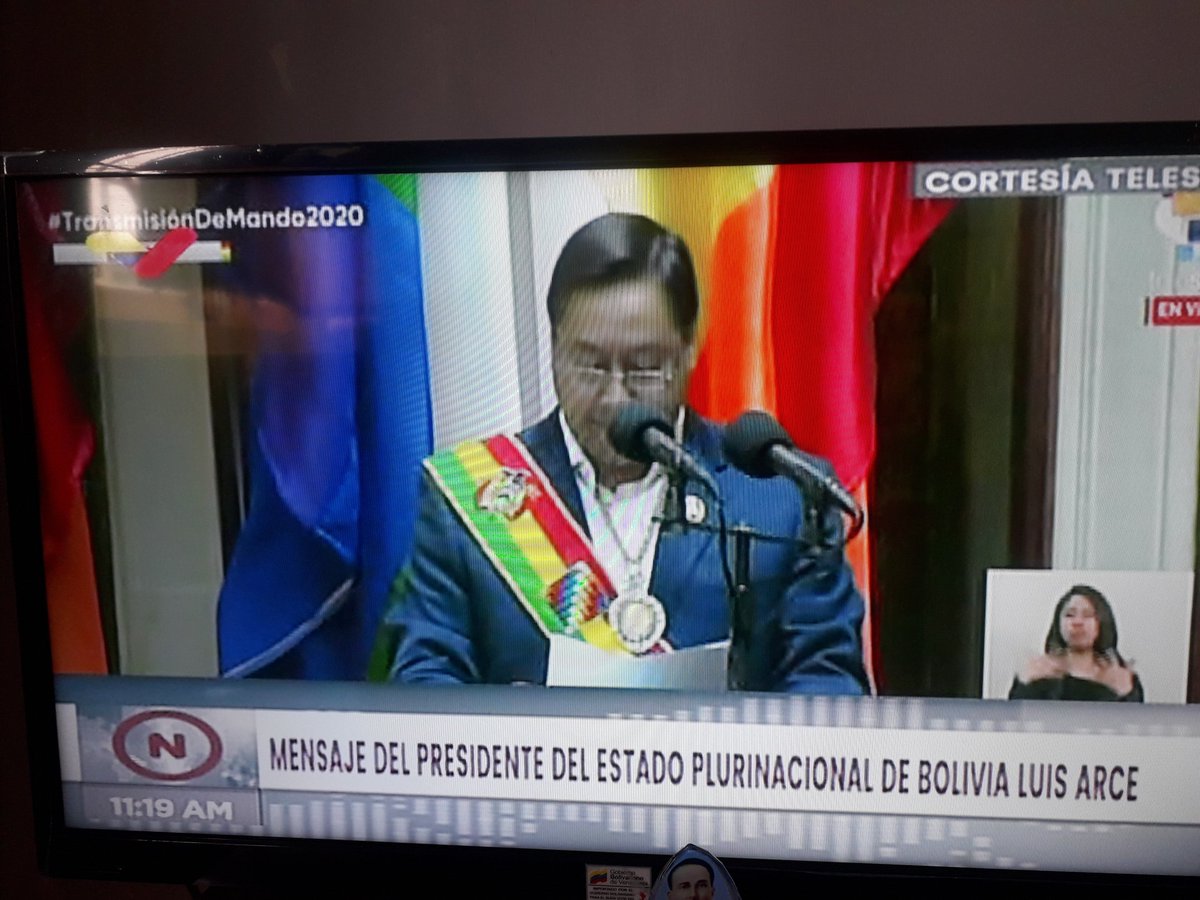 nellyau's tweet photo. #FinDeSemanaImperdible #ByeByeTrump #BoliviaGrande Aquí viendo, leyendo degustando un rico y criollo dulce de lechosa... https://t.co/onwhjBQpoj
