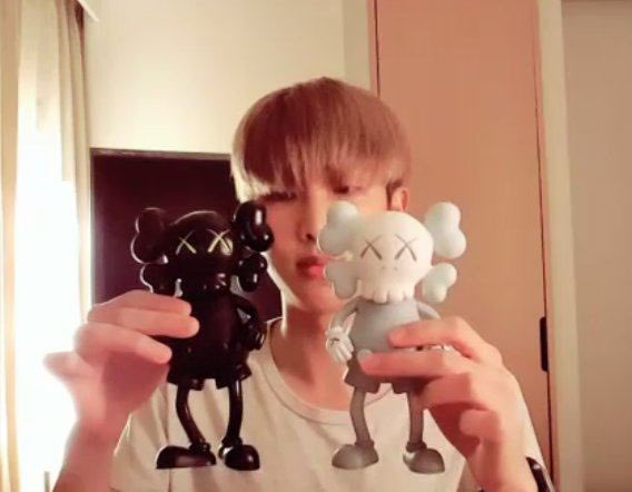 end of thread (idk Why i made his thread) cause i cant find more.... but here some bonuses of namseok’ KAWS collections: