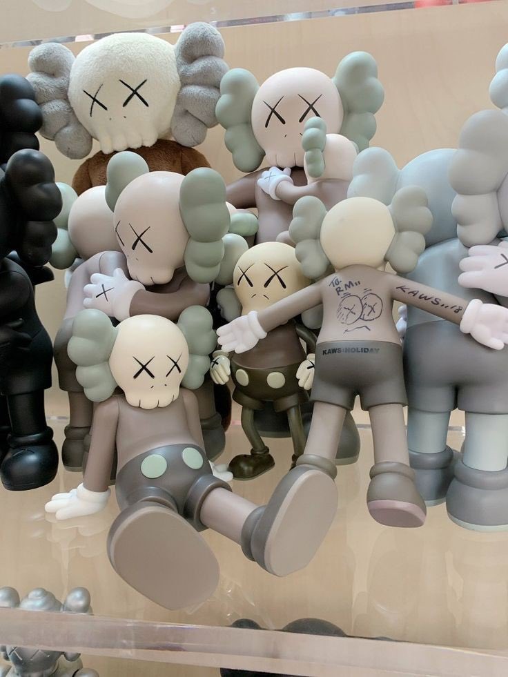 end of thread (idk Why i made his thread) cause i cant find more.... but here some bonuses of namseok’ KAWS collections: