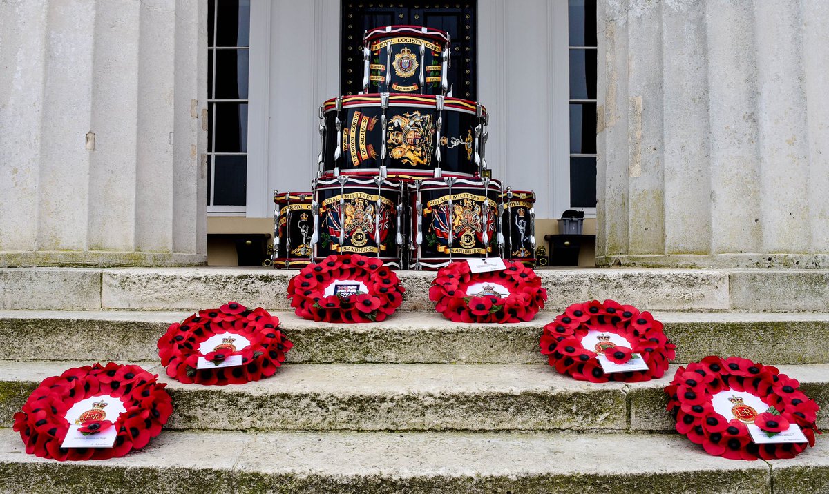 ArmyComdRMASGp's tweet photo. Today the Academy paraded in front of Old College to remember those who made the ultimate sacrifice whilst serving their country in the Armed Forces. We will remember them. https://t.co/rREhklMabP