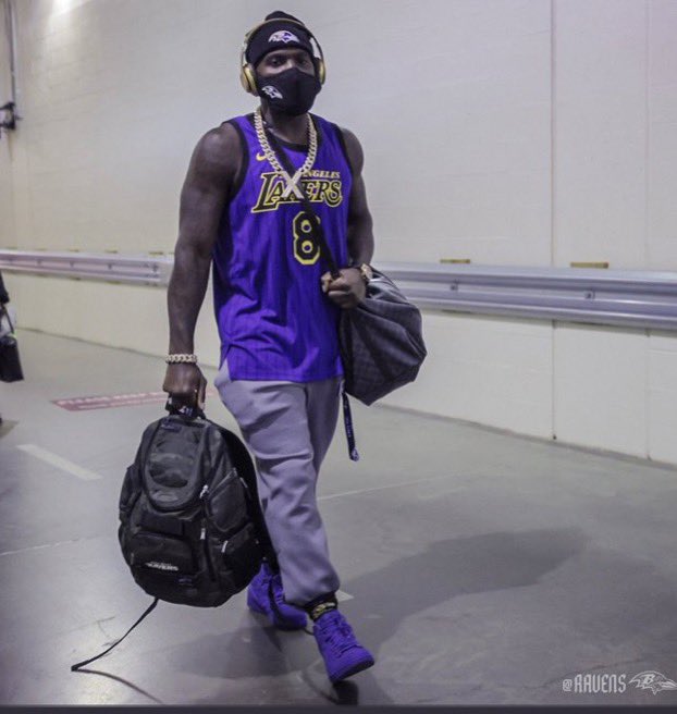 MySportsUpdate's tweet photo. Dez Bryant — rocking a Lakers’ Kobe Bryant #8 jersey — arrives for his first game since December 31, 2017. 

(📸 @Ravens) https://t.co/zIj5i0AWtb