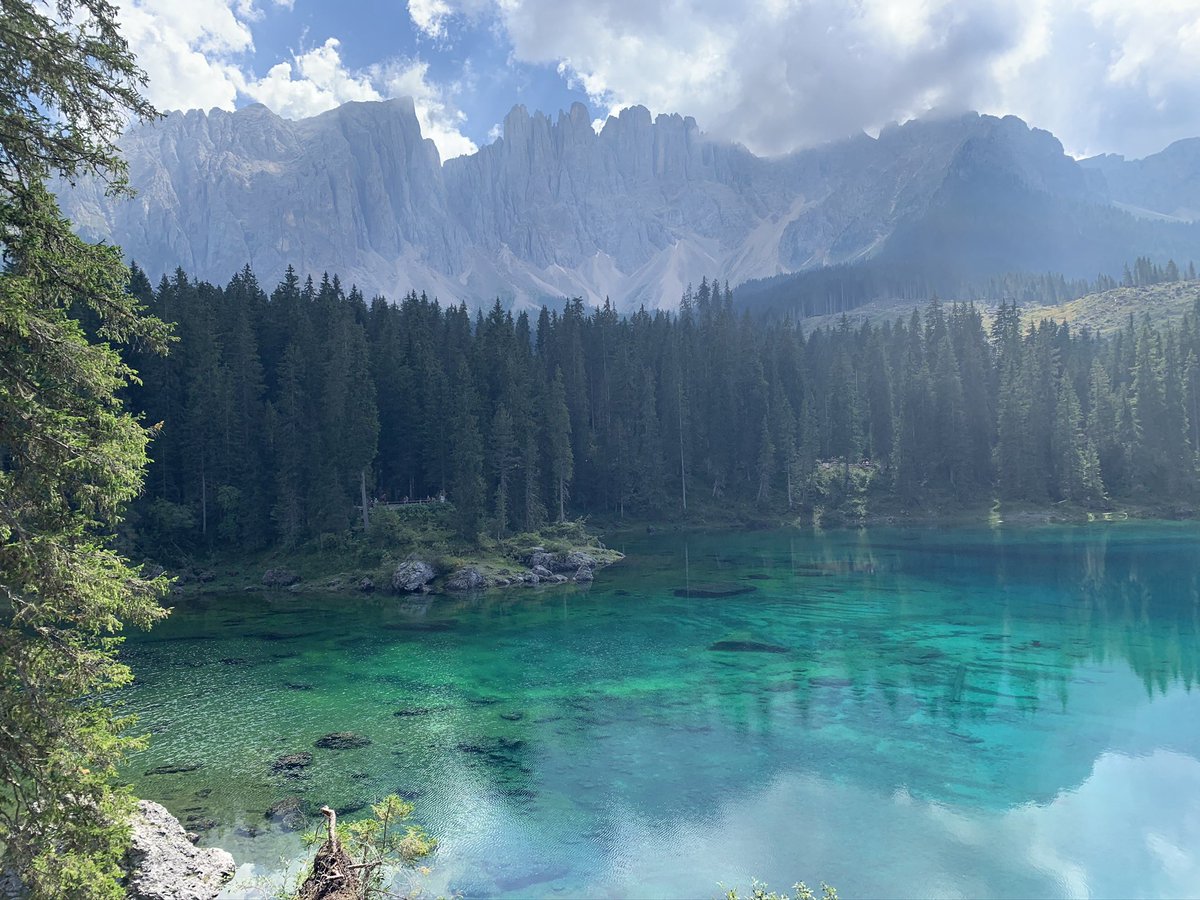 ItalyCurios's tweet photo. #goodafternoon with some incredible views of “Lago di Carezza”. Nova Levante, Trentino. A pearl of the italian alps 🏔

#Italy #sundayvibes #8novembre https://t.co/L7lTMPGjhV