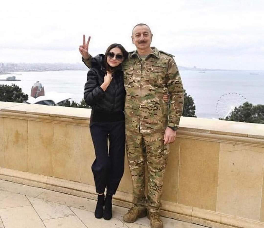 ilakha_n's tweet photo. Bu defe pawike ad goymadi, beden dili ile od goydu✌️😂Odlar yurdunun Şahzadesi♥️
#Shusha #Susha 
#StrongAliyev https://t.co/P18XjfgWZZ
