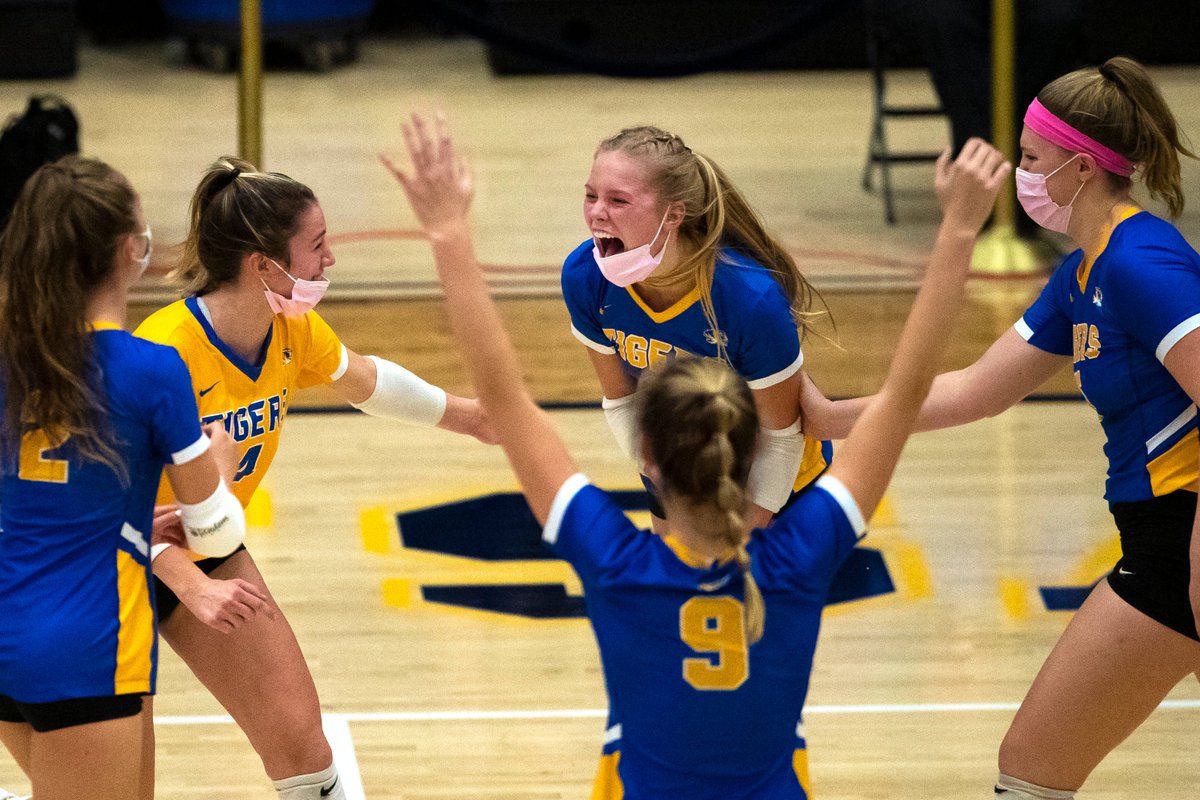 samanthamadar's tweet photo. Howards Grove repeats as D3 state champs!! Check out more photos at https://t.co/giGWOIlBGI @wiaawi @sports_pc #howardsgrove https://t.co/iS3yTwJX1I