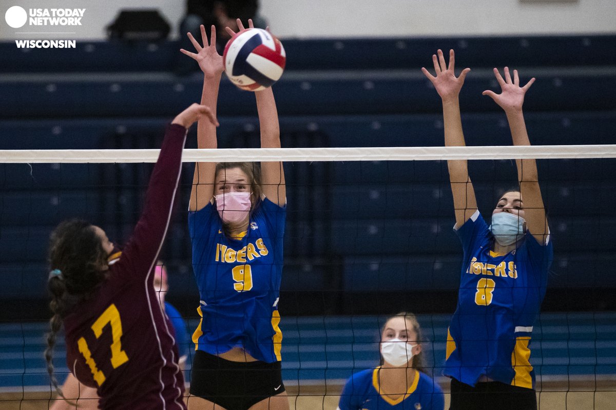 samanthamadar's tweet photo. Howards Grove repeats as D3 state champs!! Check out more photos at https://t.co/giGWOIlBGI @wiaawi @sports_pc #howardsgrove https://t.co/iS3yTwJX1I