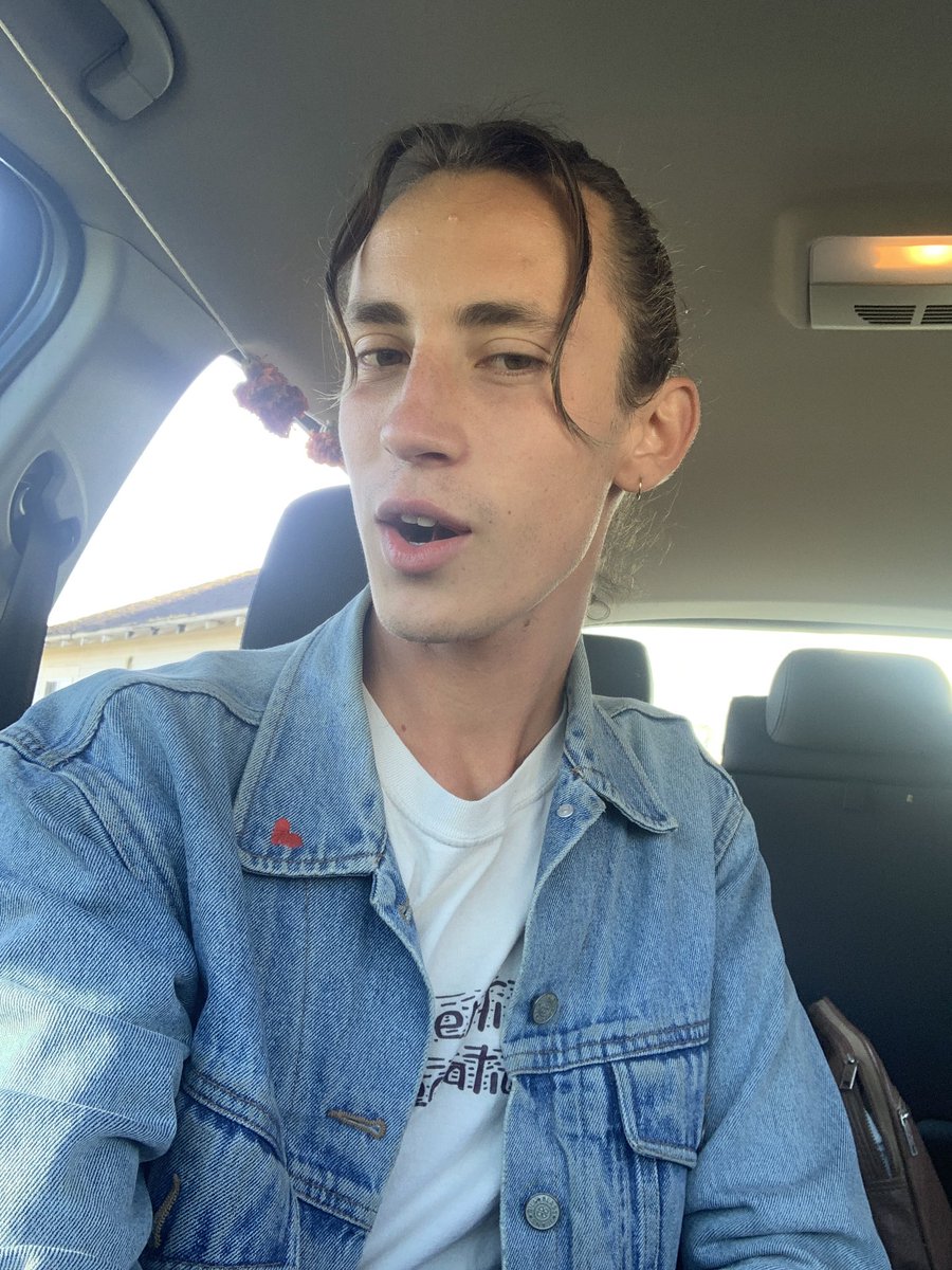 kainsthename's tweet photo. This hair makes me look like there’s a giant mustache on my forehead... lol still cute thooo https://t.co/WIULcpqhUH